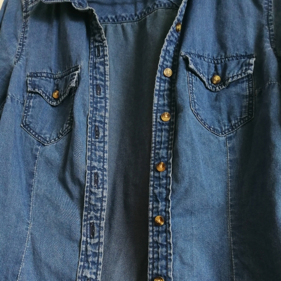 💛[3/$15] H&M Denim Button Up Shirt - Picture 3 of 7
